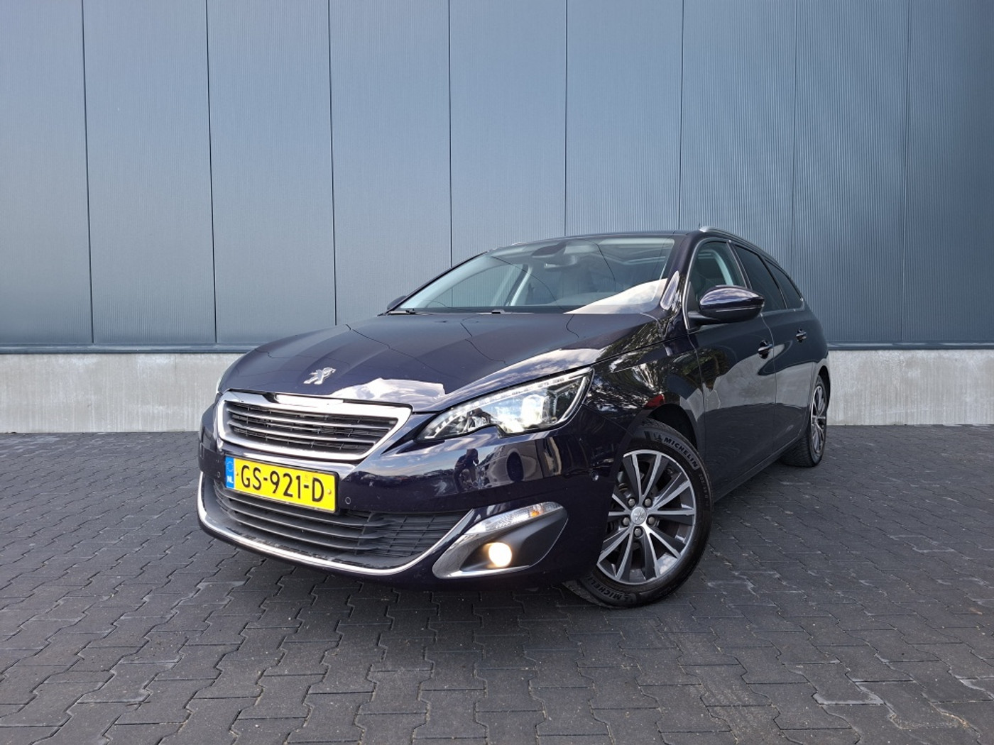 Peugeot 308 SW 1.2 PureTech Allure 2015 - voorkant