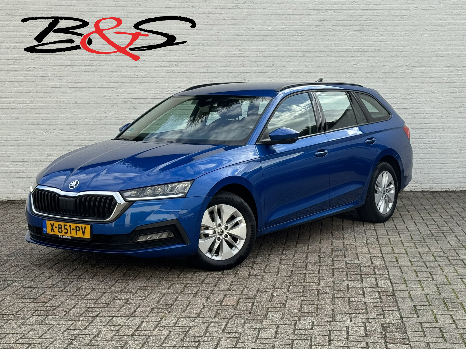 Skoda Octavia 1.0 e-TSI Ambition Automaat ElectrTrekhaak Clima Carplay Navi Digitaal Dash Sfeerverlichting All-Season banden 2024 - voorkant