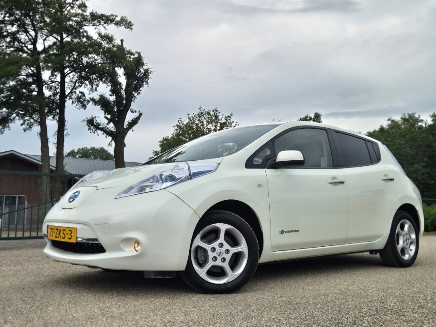Nissan Leaf Base 24 kWh 2012 - voorkant
