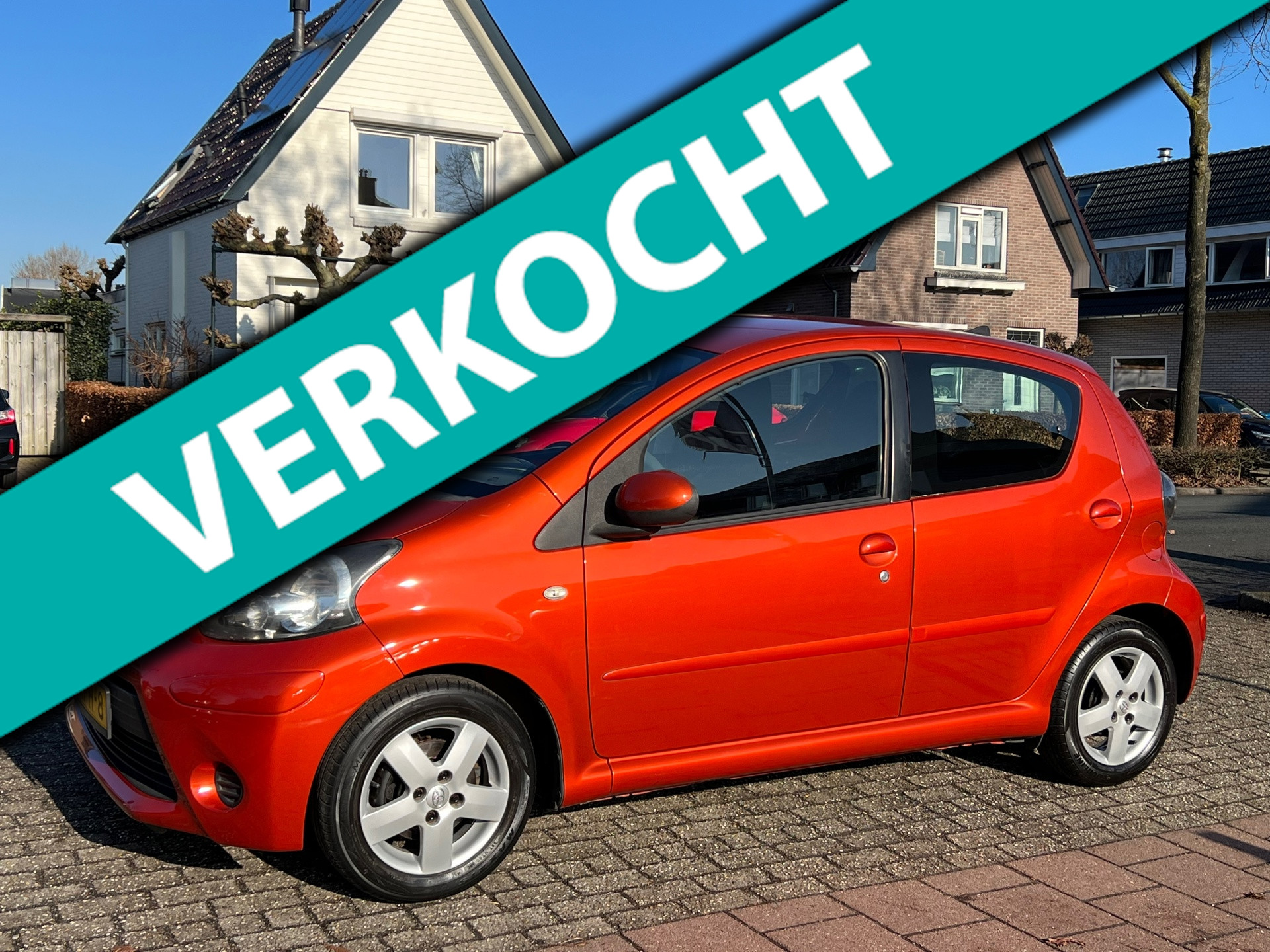 Toyota Toyota Aygo 1.0 VVT-i Comfort Orange NL-AUTO-NAP 2012 - voorkant
