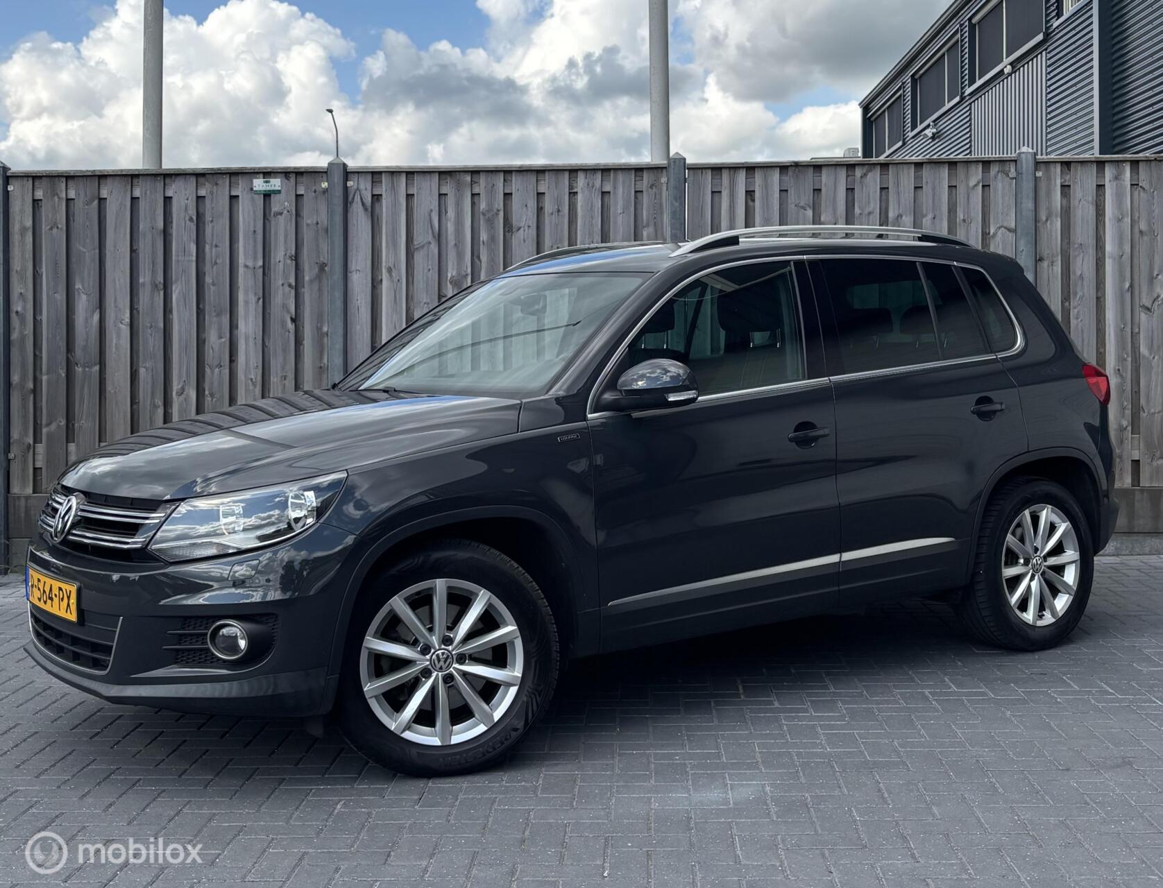 Volkswagen Tiguan 1.4 TSI Sport&Style/STOELVW/NAVI/PDC/ 2015 - voorkant