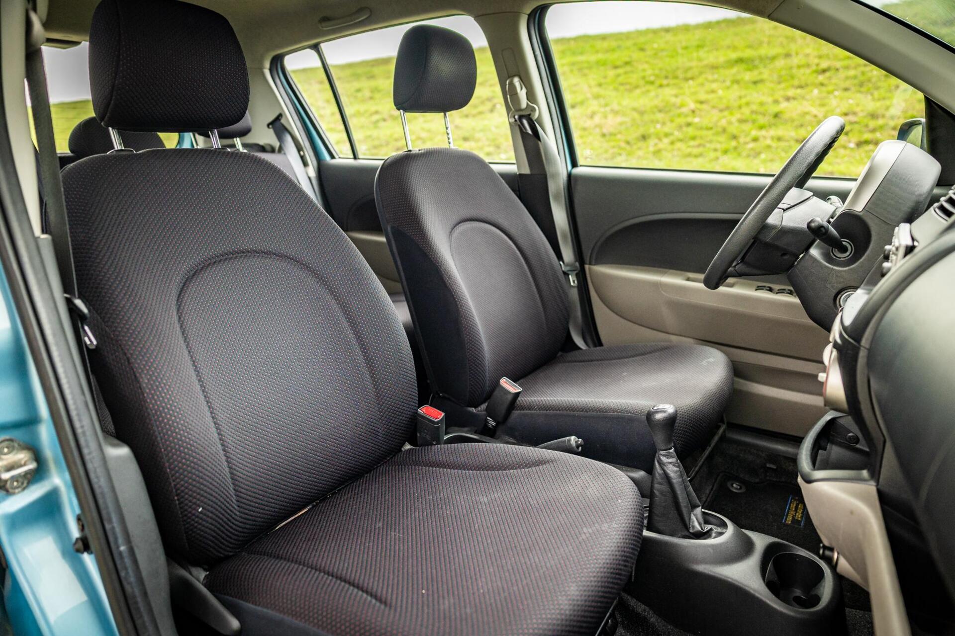 Foto van Daihatsu Sirion