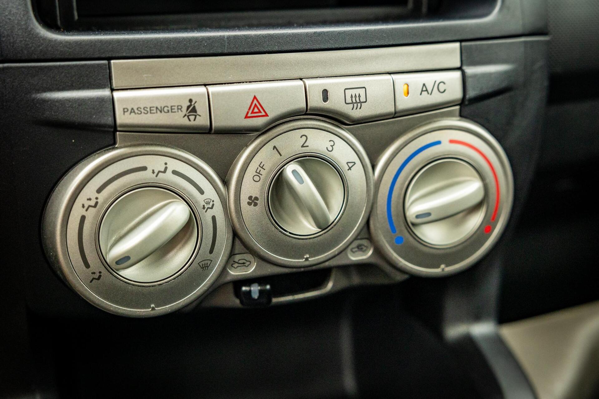 Foto van Daihatsu Sirion