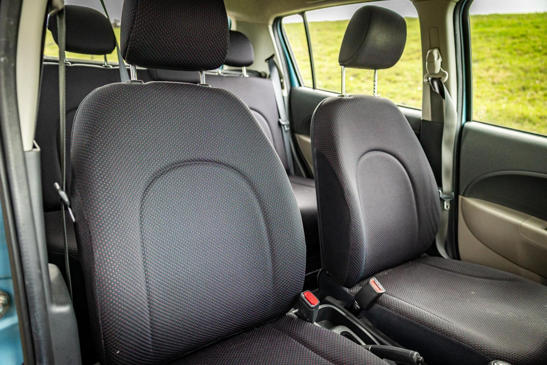 Foto van Daihatsu Sirion