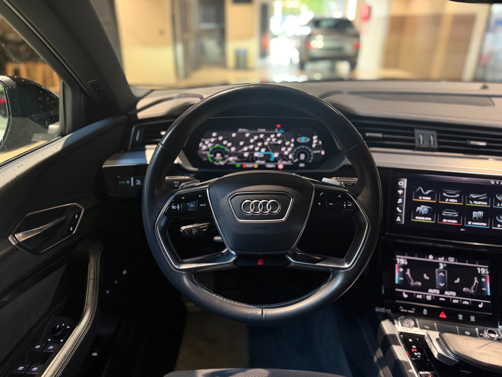 Foto van Audi E-tron