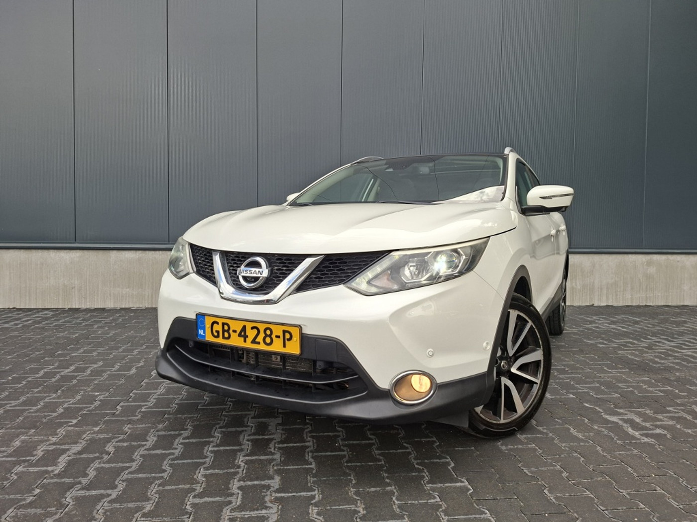 Nissan Nissan Qashqai 1.2 Tekna | Trekhaak | Carplay | Automaat | Lederen bekleding | NAP | 2015 - voorkant
