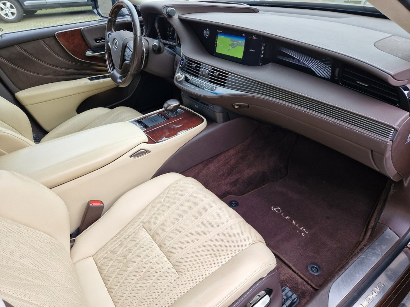 Foto van Lexus LS