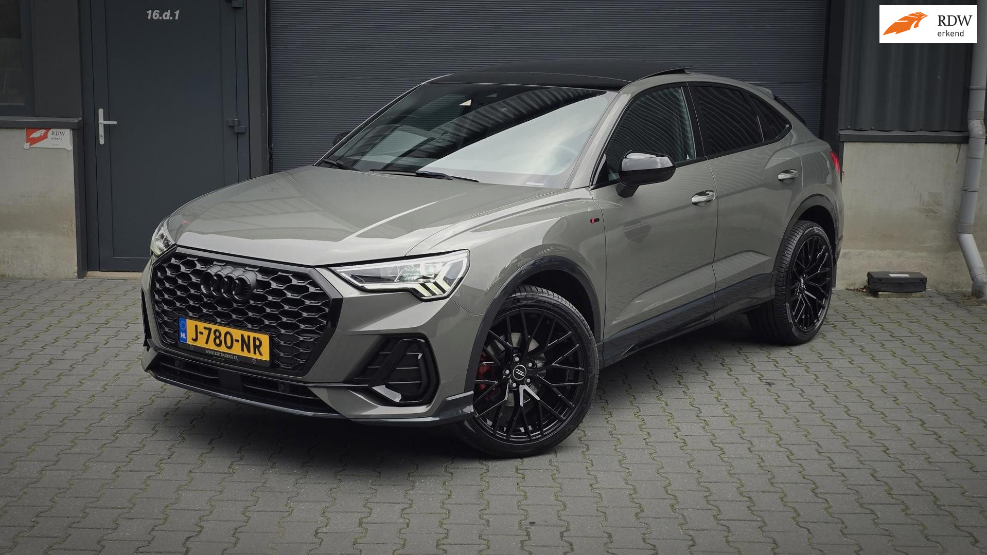 Audi Q3 Sportback 35 TFSI S edition|Pano|Matrix|Keyless|Trek 2020 - voorkant