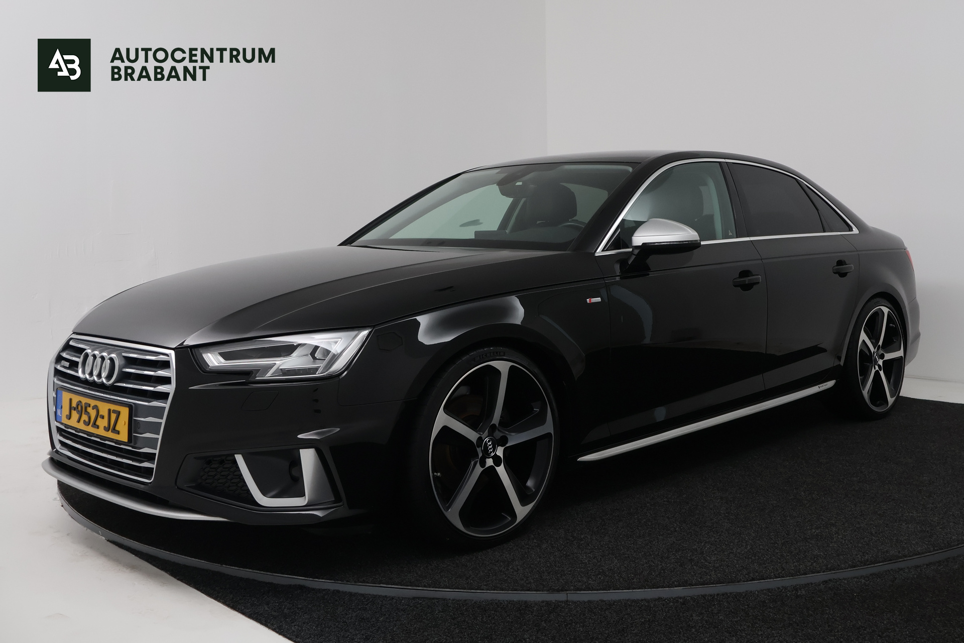 Audi A4 Limousine 35 TFSI Sport S line black edition (DIGITALE COCKPIT, CAMERA, STOELVERWARMING/VERKOELING, ELEKTR STOELEN) 2019 - voorkant