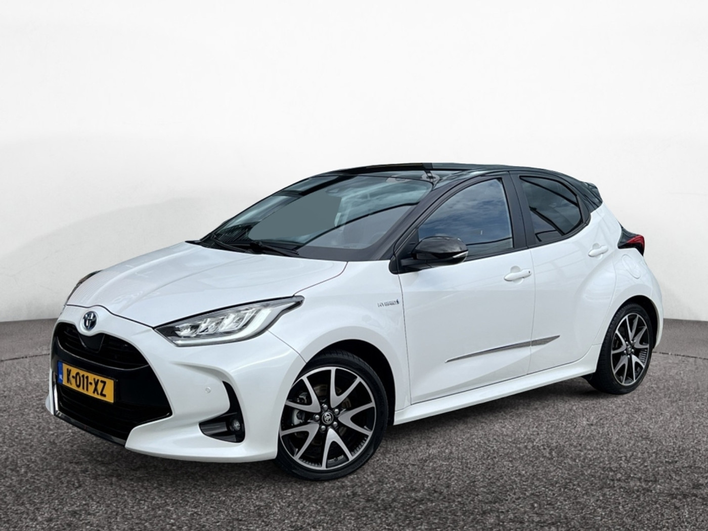 Toyota Toyota Yaris 1.5 Hyb. Executive | NL auto | Dealerondehouden | HUD | JBL Audio 2021 - voorkant