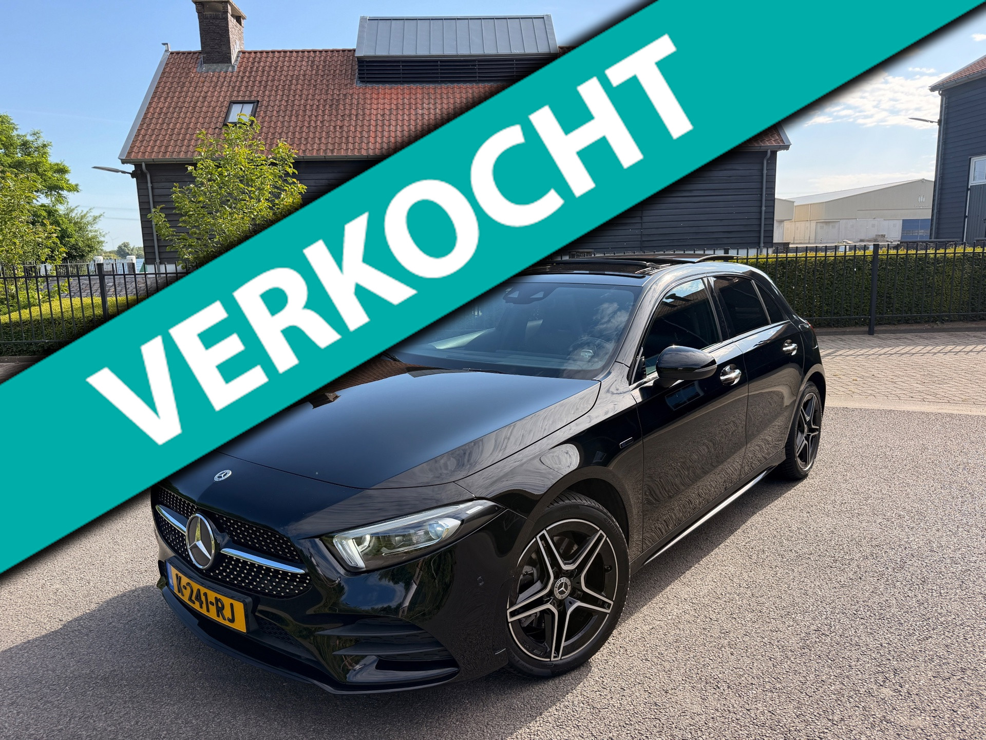 Mercedes-Benz A 250 E 250 e AMG Limited Nightpakket Burmester Multibeam Panorama Memory Sfeer Camera Night Keyless 2021 - voorkant