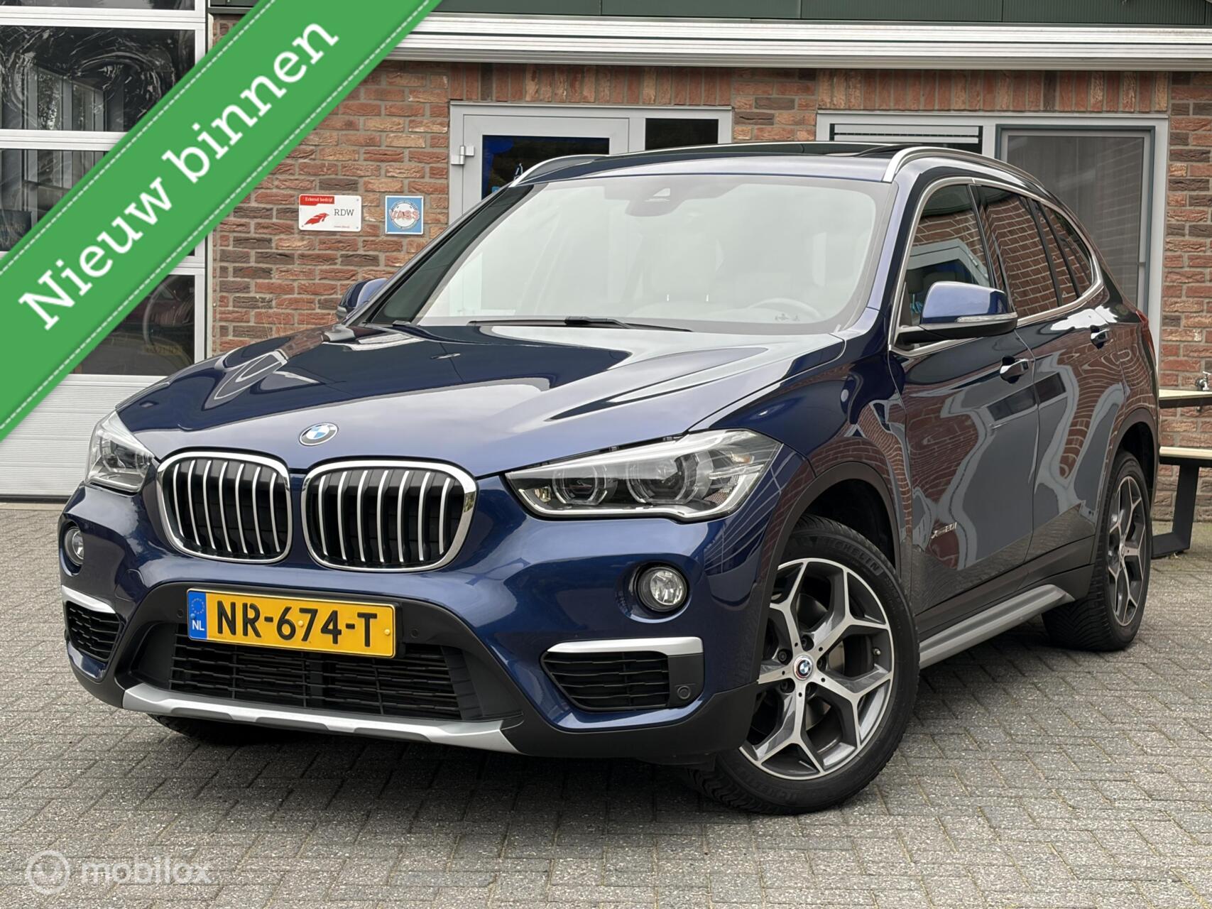 BMW X1 Xdrive20i xDrive20i High Executive|Pano|Sportleer|Afneembare Trekhk|Harman Kardon|HUD|Camera. 2017 - voorkant