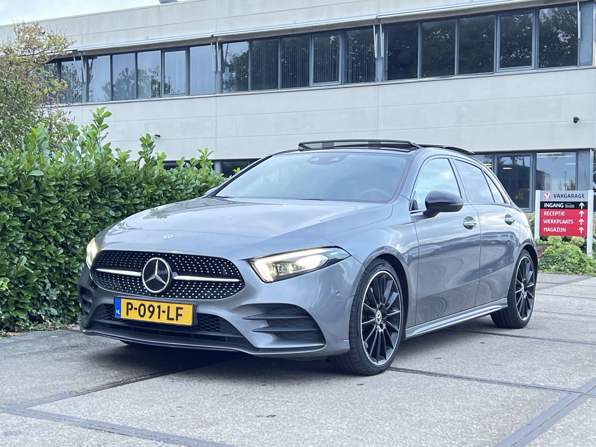 Mercedes-Benz A 250 250 Premium Plus 2019 - voorkant