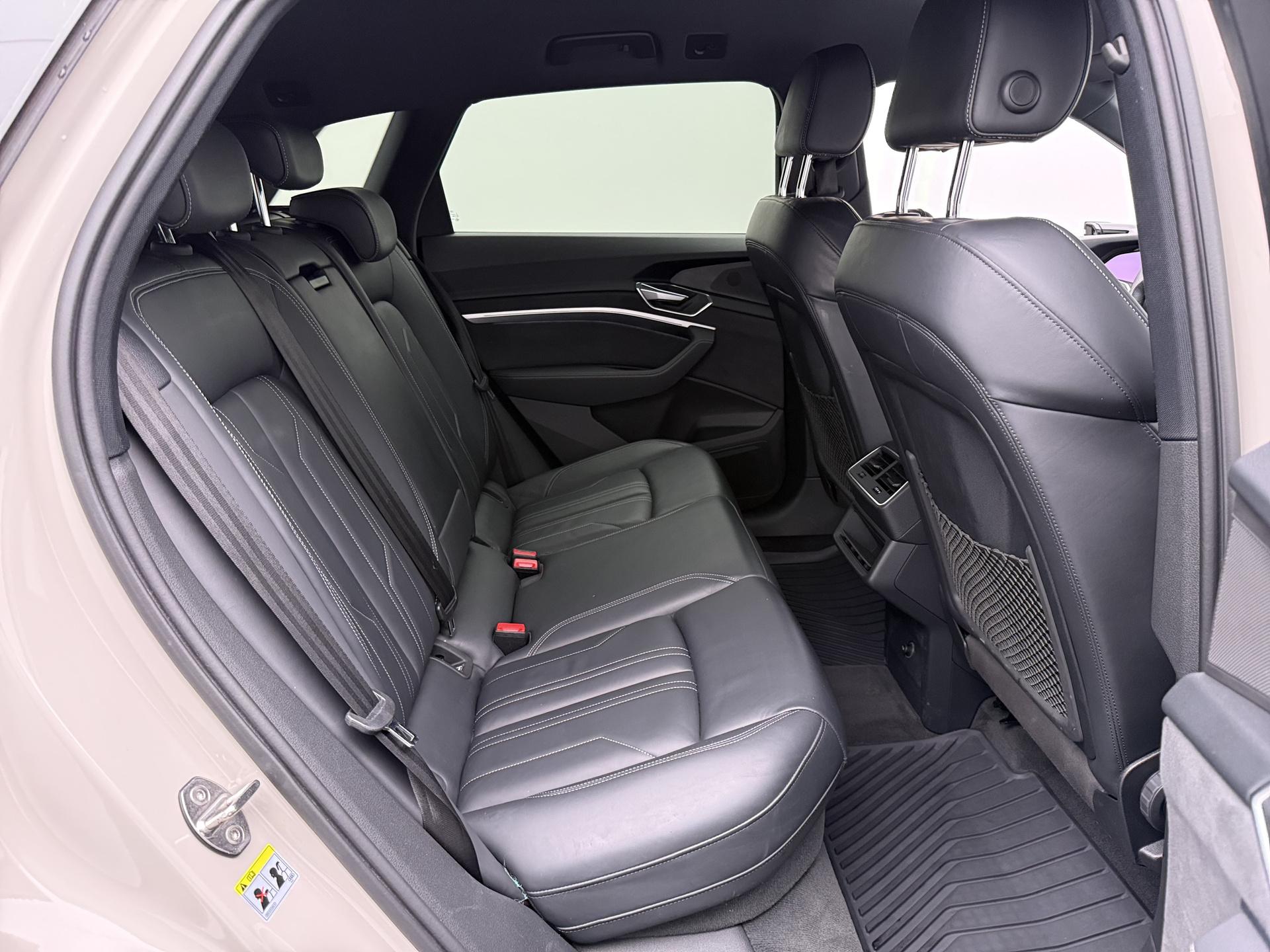 Foto van Audi E-tron 55