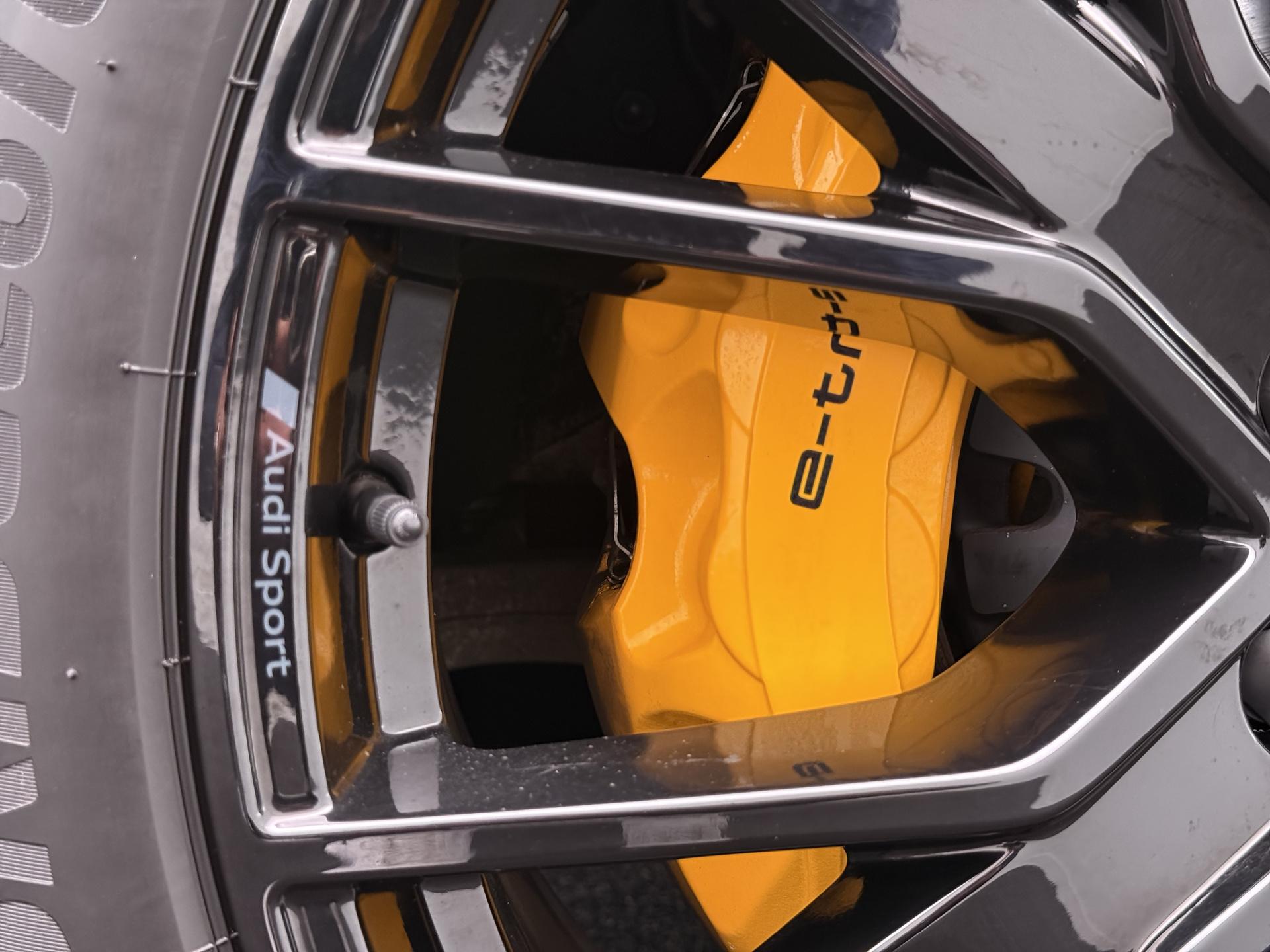 Foto van Audi E-tron 55
