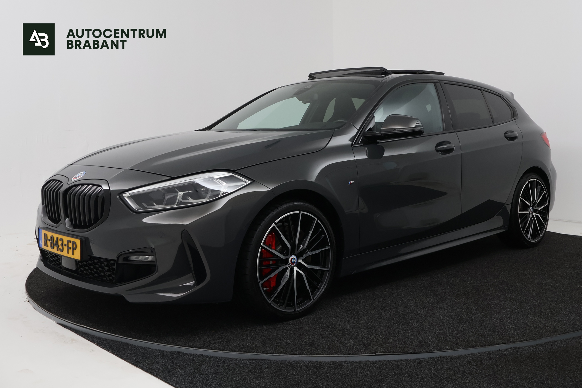 BMW 120i 120i Executive (PANORAMADAK, STOELVERWARMING, CAMERA, DEALER ONDERHOUDEN) 2022 - voorkant
