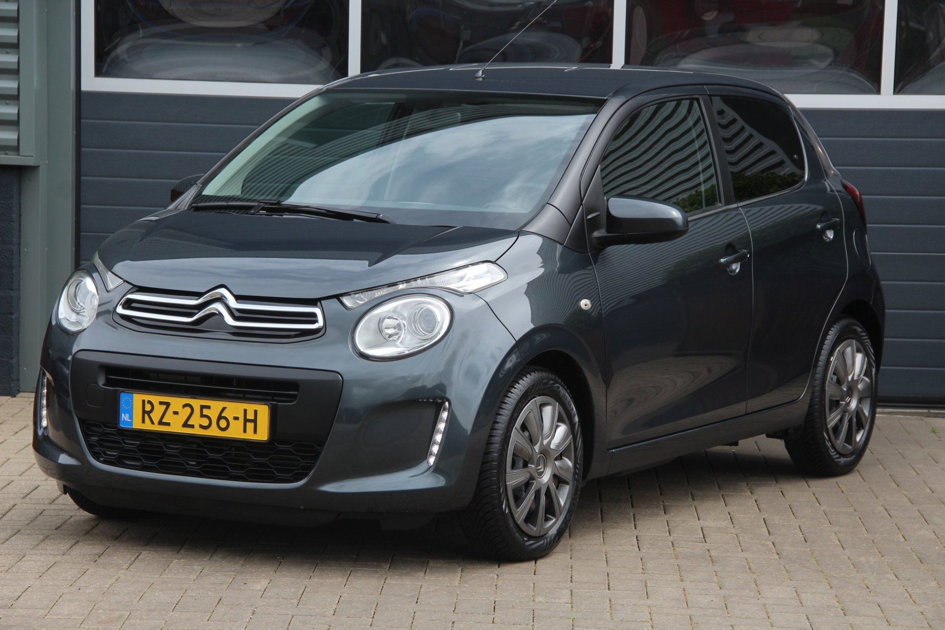 Citroen C1 1.0 e-VTi Feel NL Auto | Airco | Cruise | Bluetooth | AUX-USB | El Ramen | Getint Glas | Sportstoelen | Zeer nette 2018 - voorkant