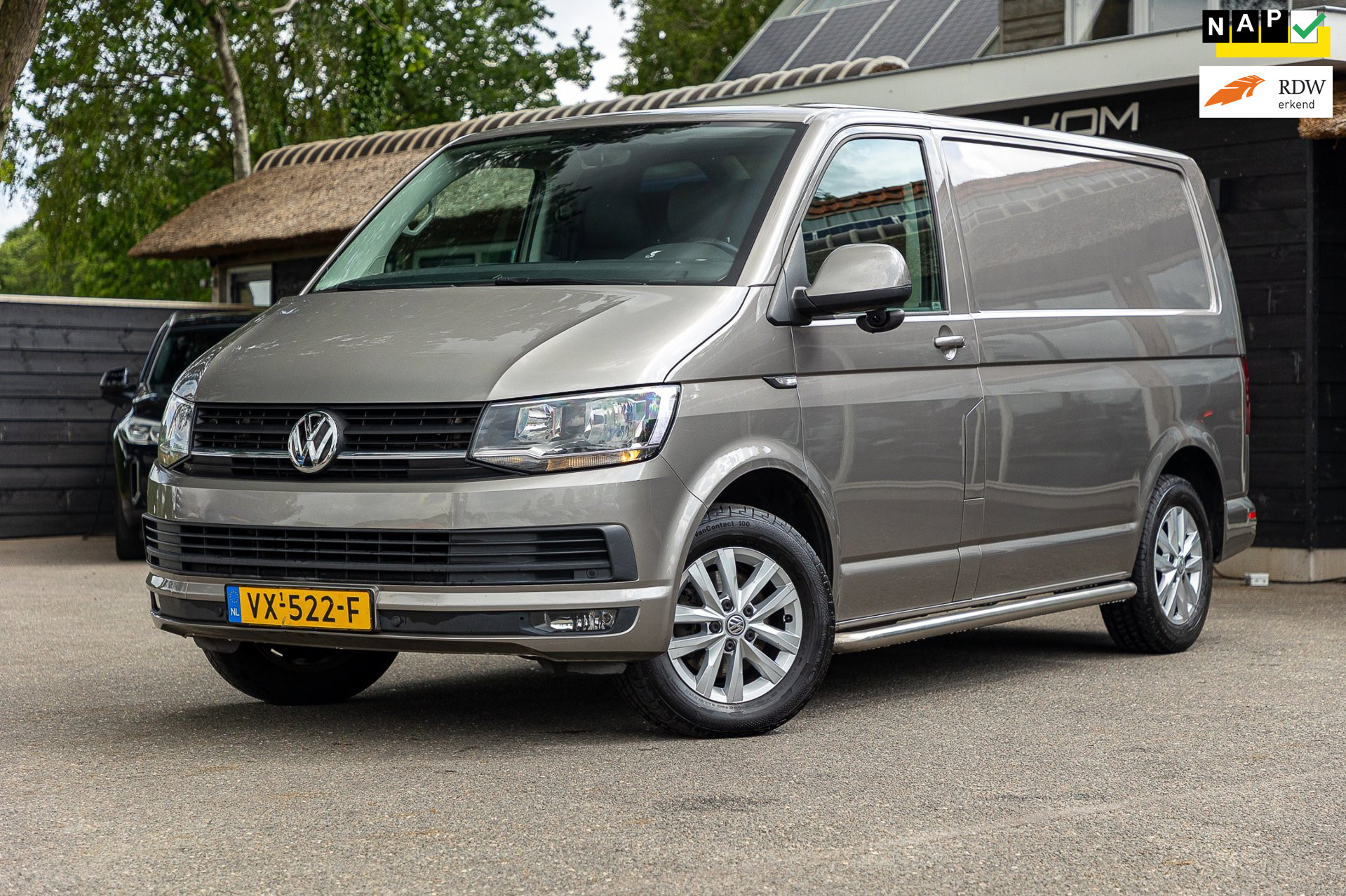 Volkswagen Transporter 2.0 TDI L1H1 Highline Trekhaak I Leder I 3 Zits I Sidebars I Airco I Cruise I Camera I Android I PDC 2016 - voorkant