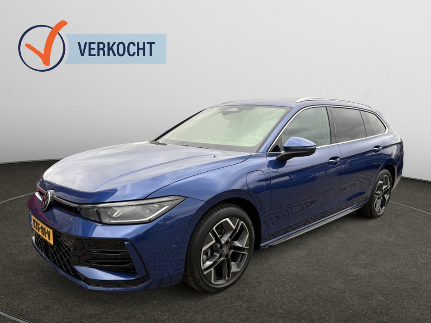 Volkswagen Passat Variant 1.5 eHybrid R-Line Edition | trekhaak 2025 - voorkant