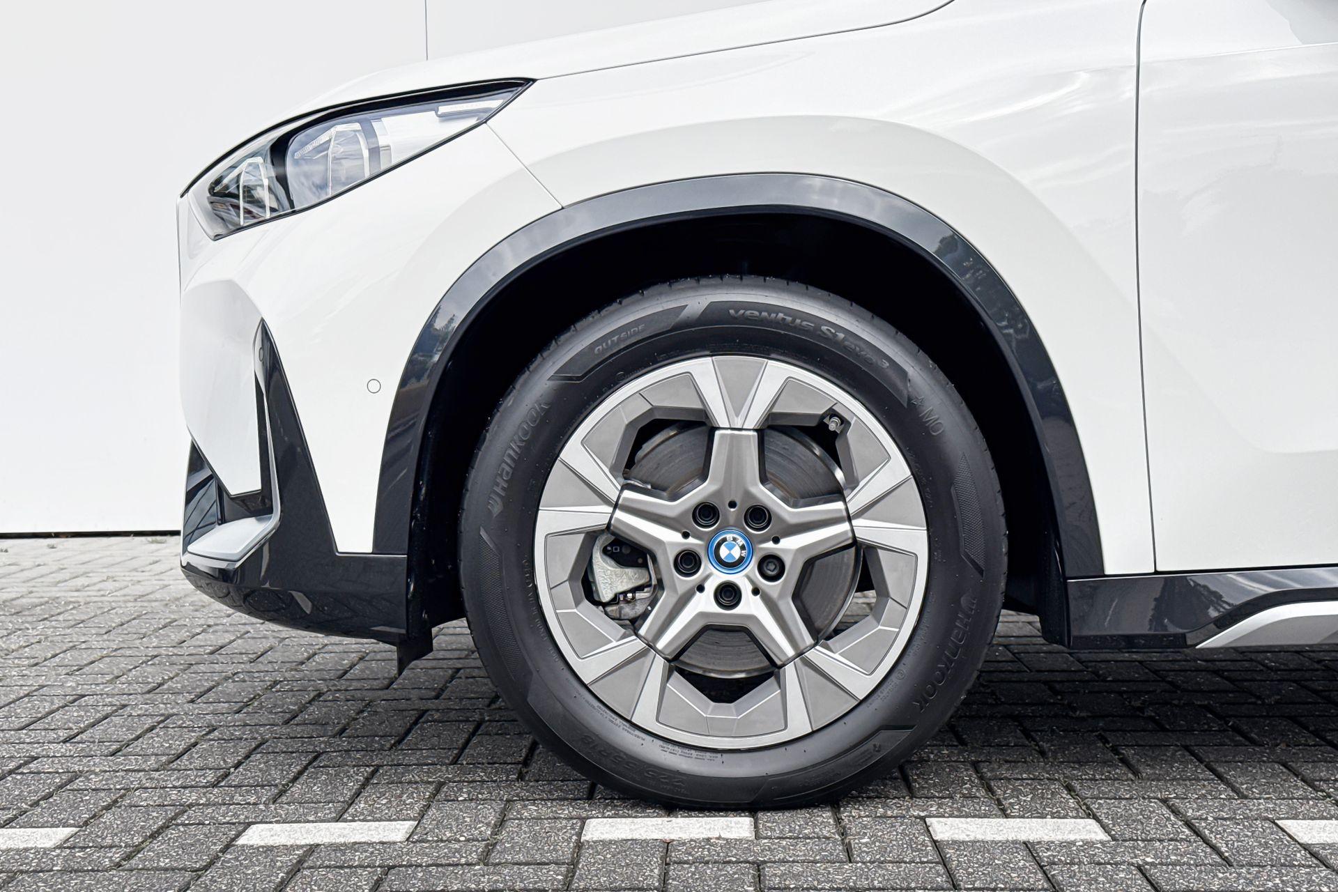 Foto van BMW Ix1