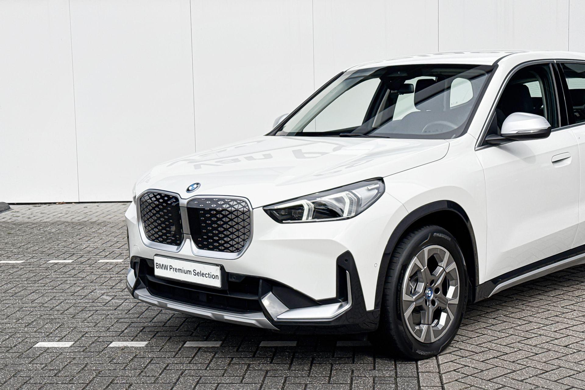 Foto van BMW Ix1