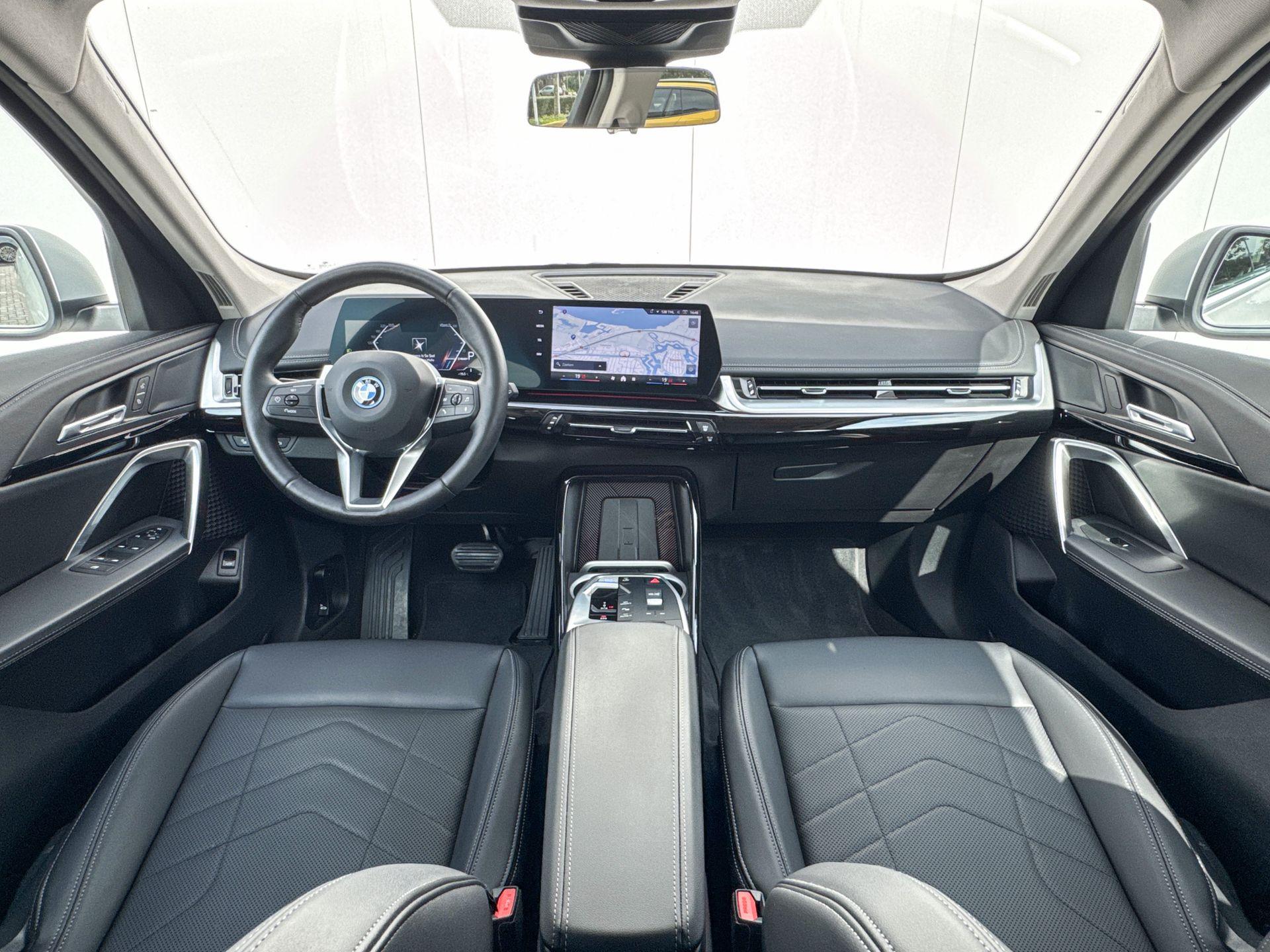 Foto van BMW Ix1