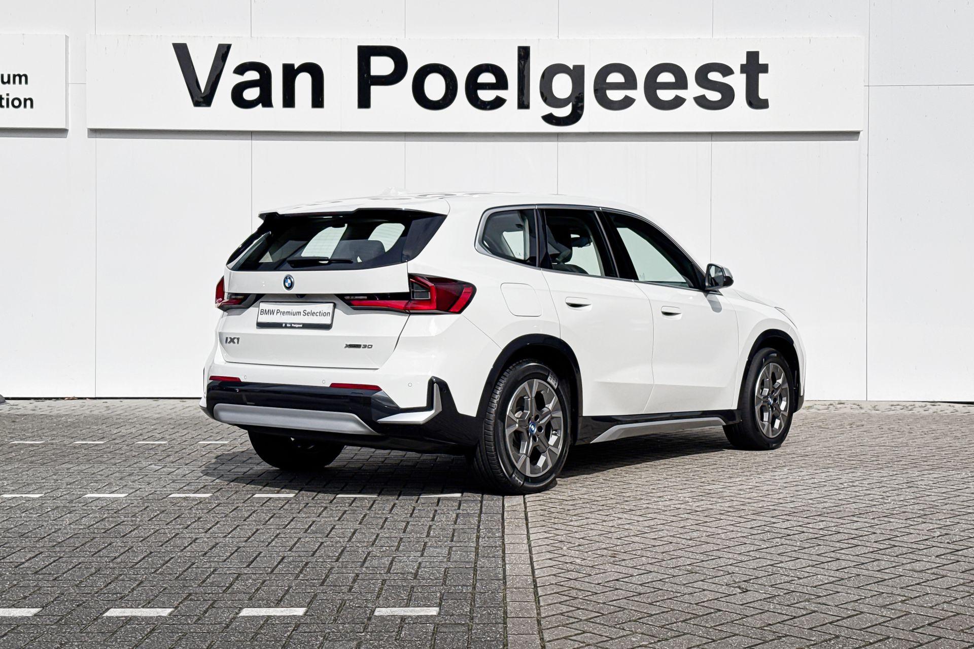 Foto van BMW Ix1