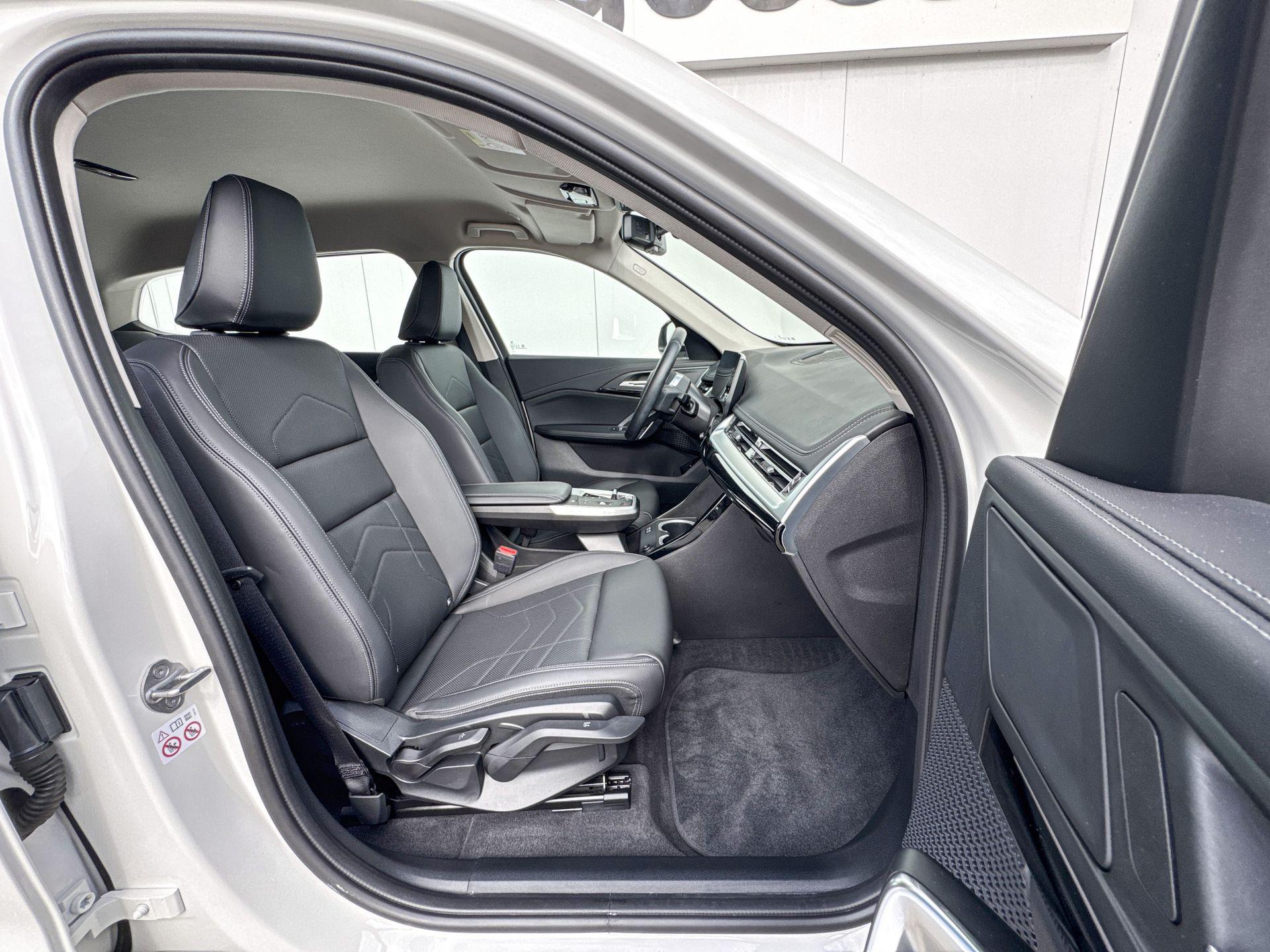 Foto van BMW Ix1