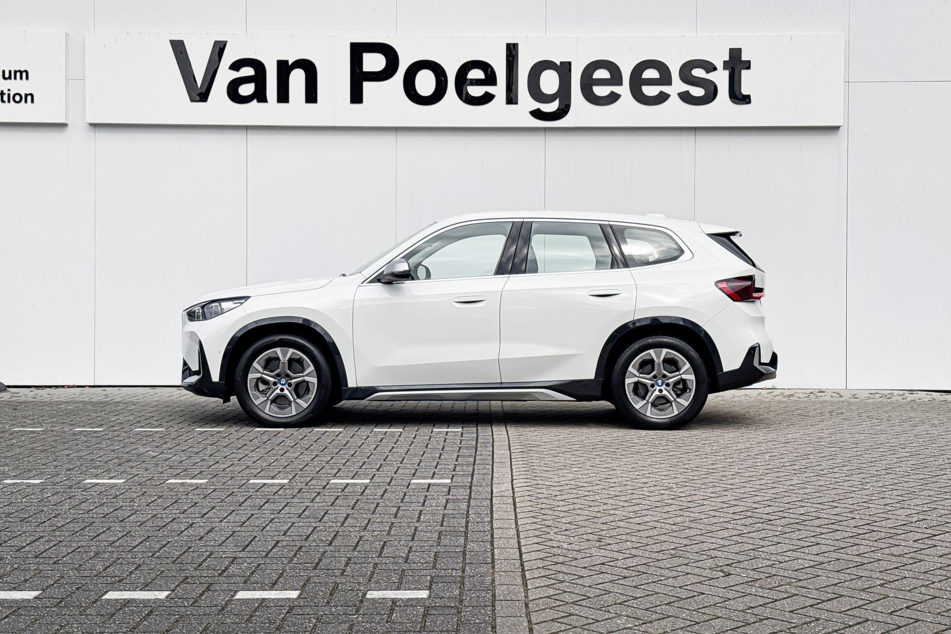 Foto van BMW Ix1