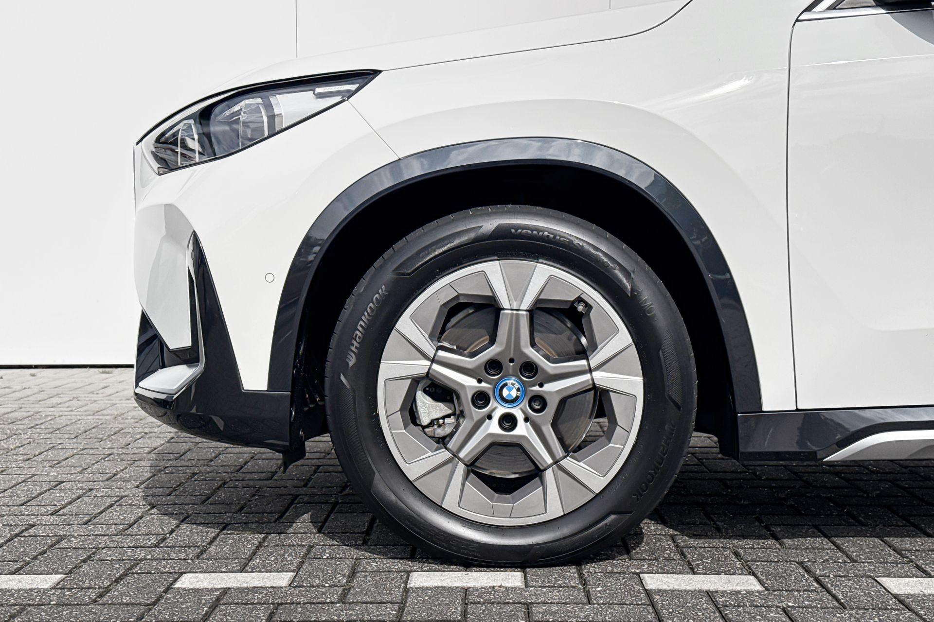 Foto van BMW Ix1