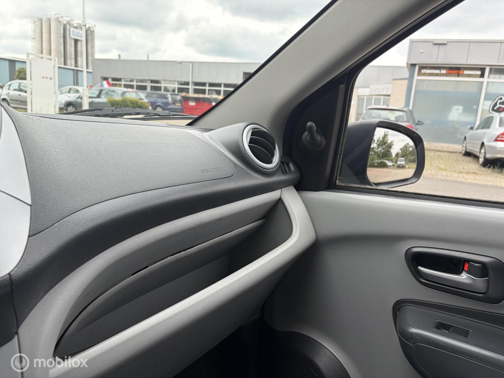 Foto van Nissan Pixo