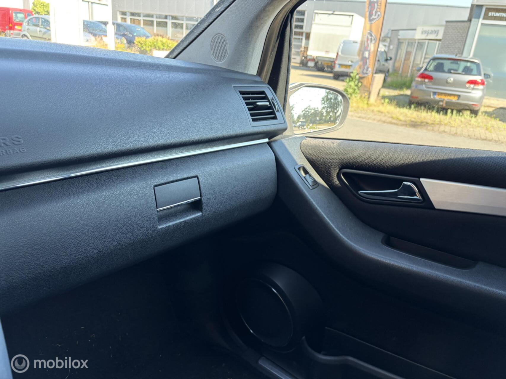 Foto van Mercedes-Benz B 200