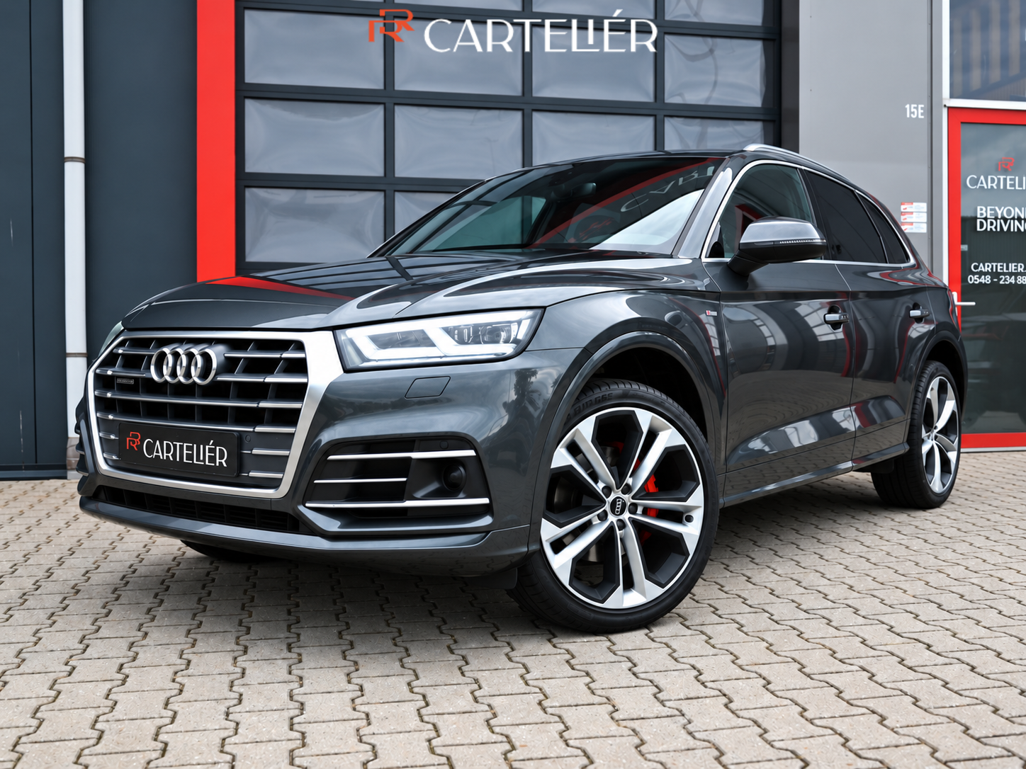 Audi Q5 2.0 TFSI Quattro S-Line Edition | Stoel & Stuurwielverwarming | Camera | Adaptive Cruise  | Lane Assist | Trekhaak | Matrix Led | 21'' Origineel | Automaat | Half Leder | Alcantara | Ambient Sfeer | Navigatie | F1 Flippers | SQ5 Diffuser 2018 - voorkant