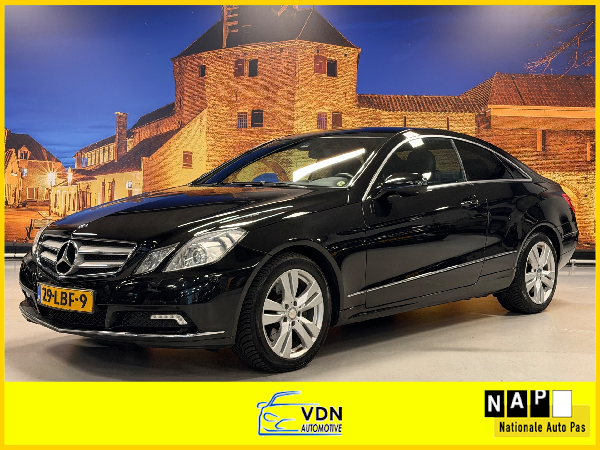 Mercedes-Benz E-klasse Coupé 350 CGI Elegance | Youngtimer ! 2009 - voorkant