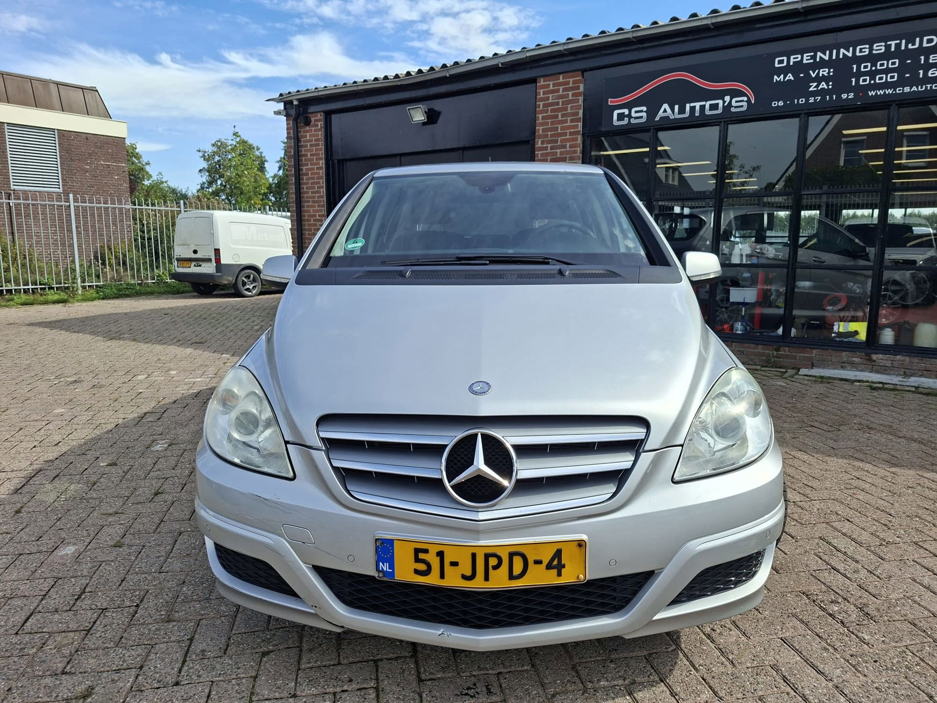Foto van Mercedes-Benz B 180