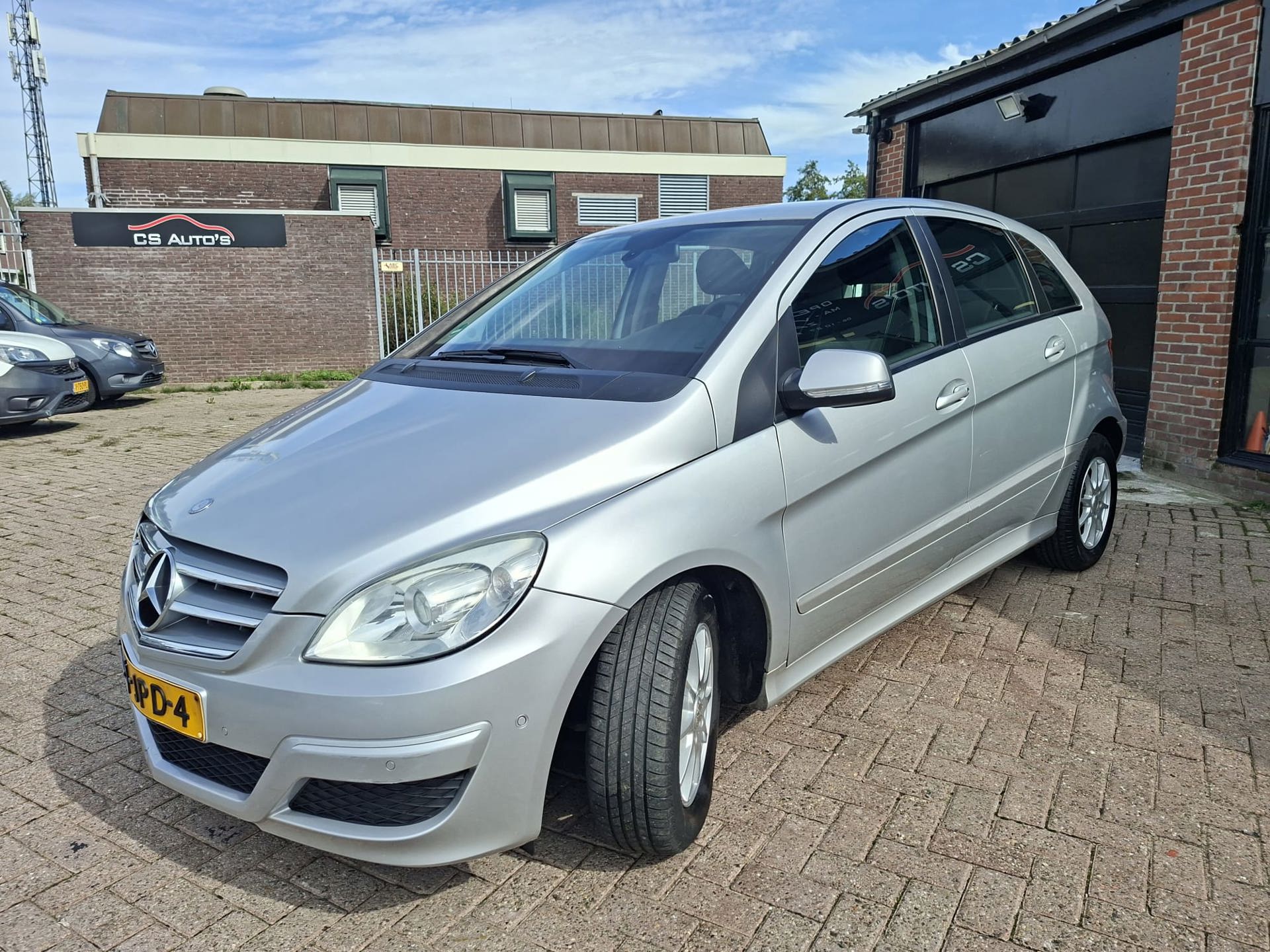Foto van Mercedes-Benz B 180