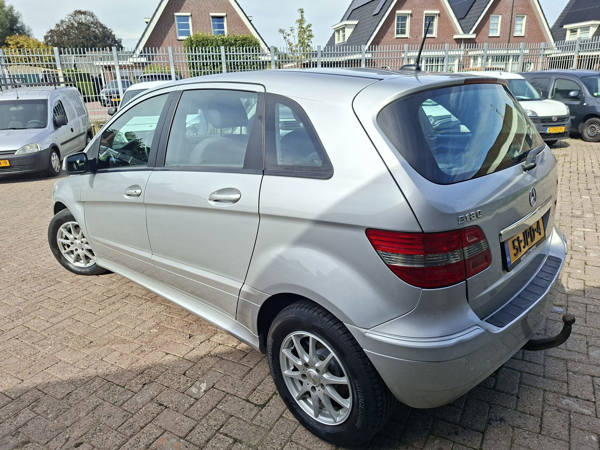 Foto van Mercedes-Benz B 180