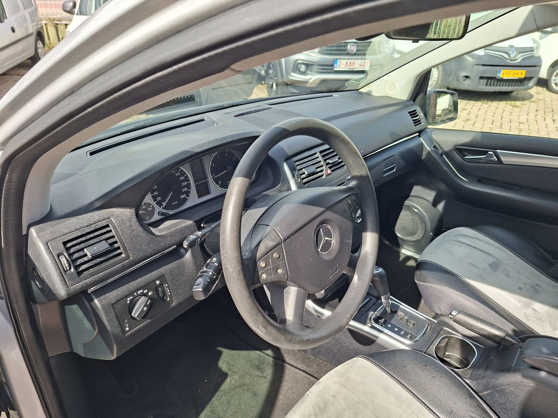Foto van Mercedes-Benz B 180