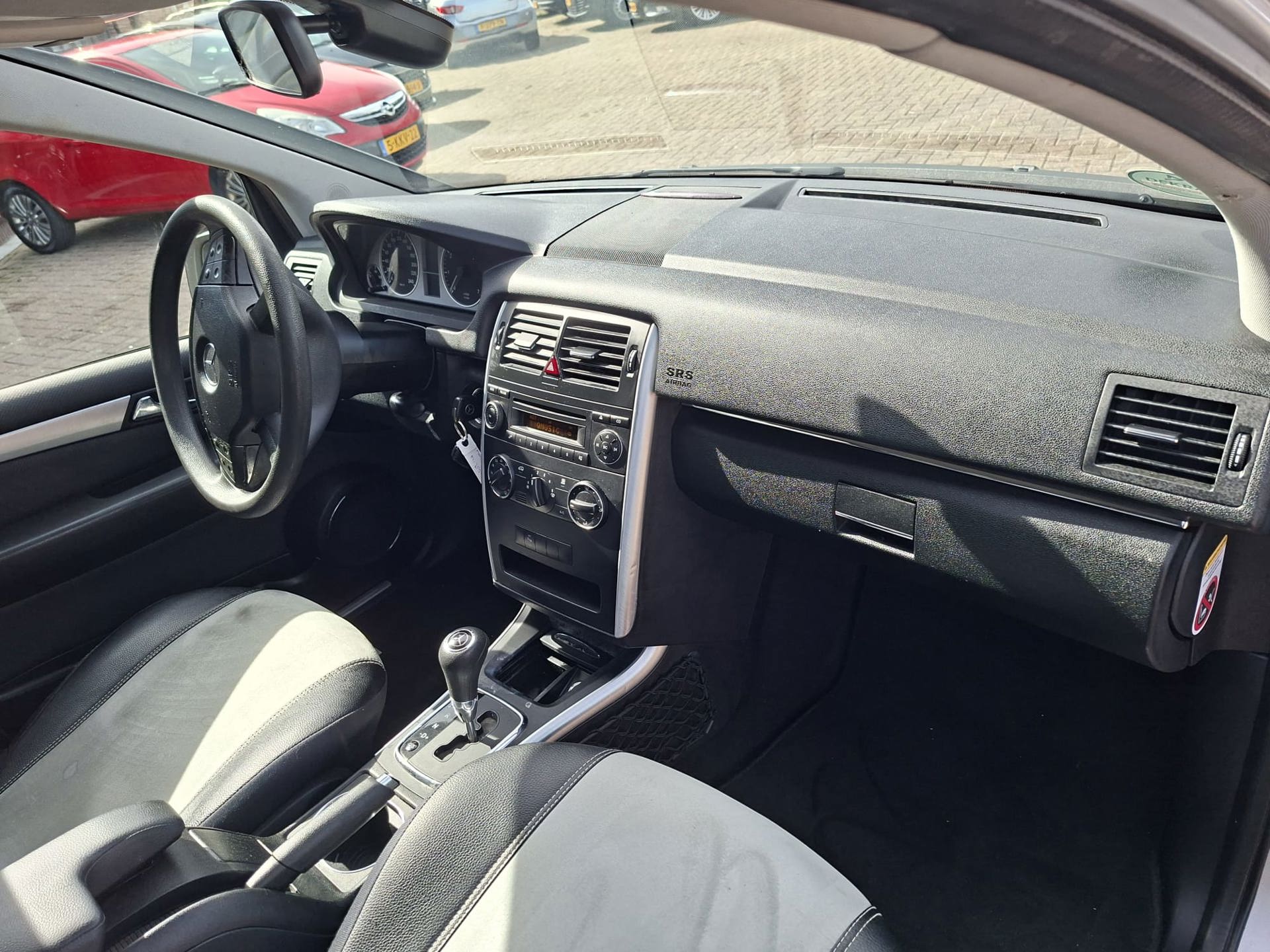 Foto van Mercedes-Benz B 180