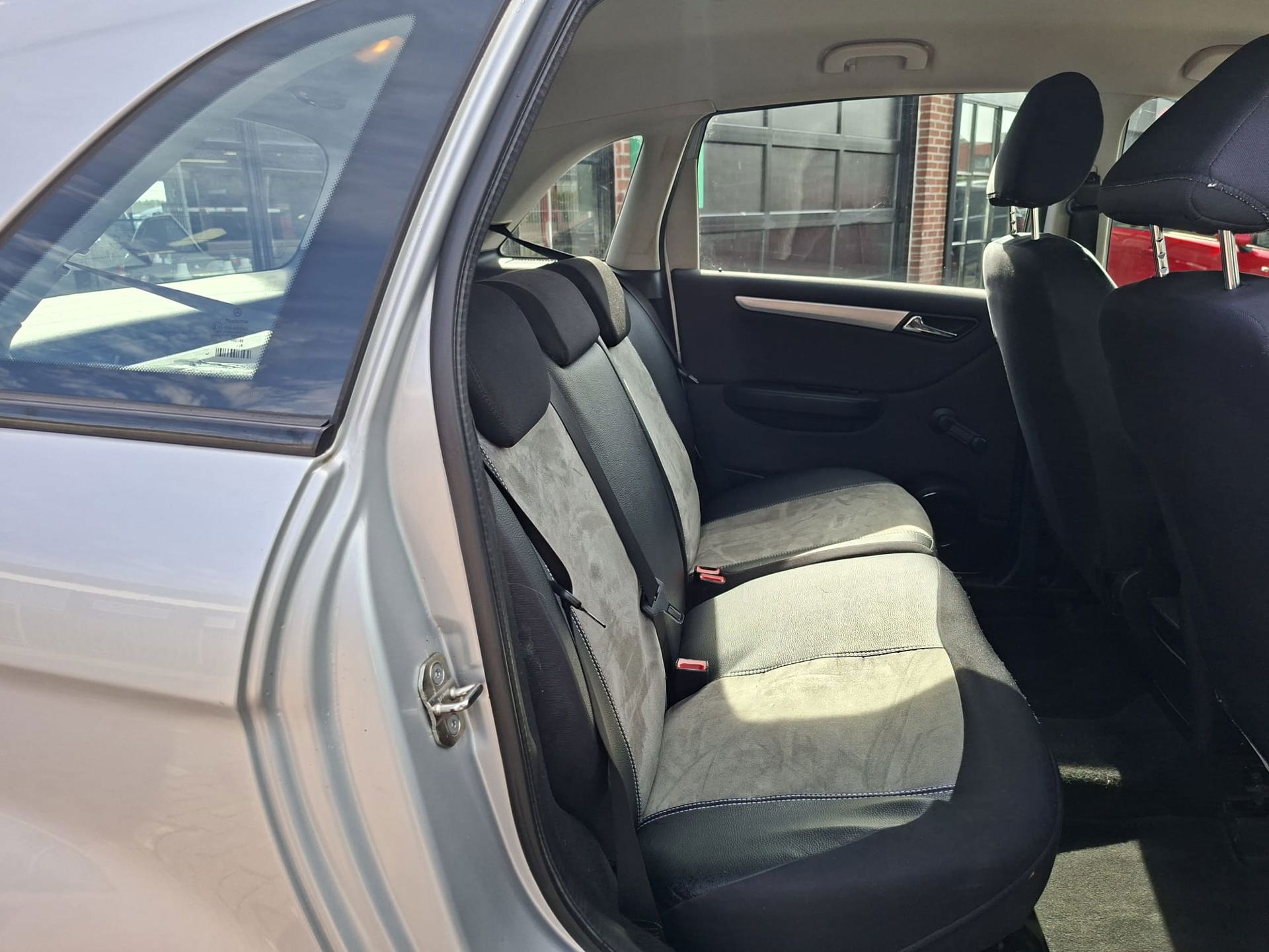 Foto van Mercedes-Benz B 180