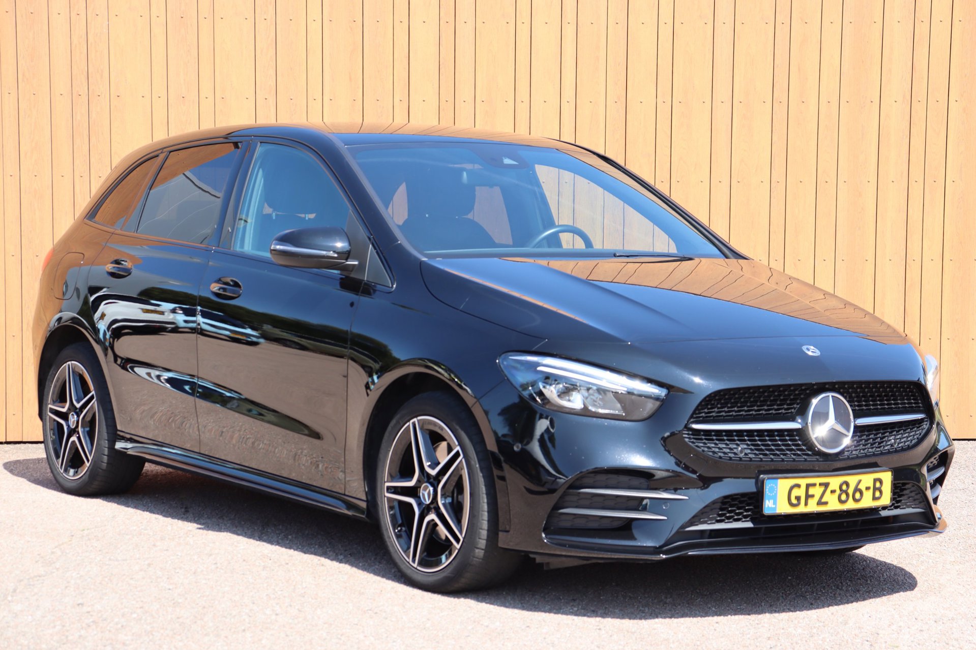 Foto van Mercedes-Benz B 250 E