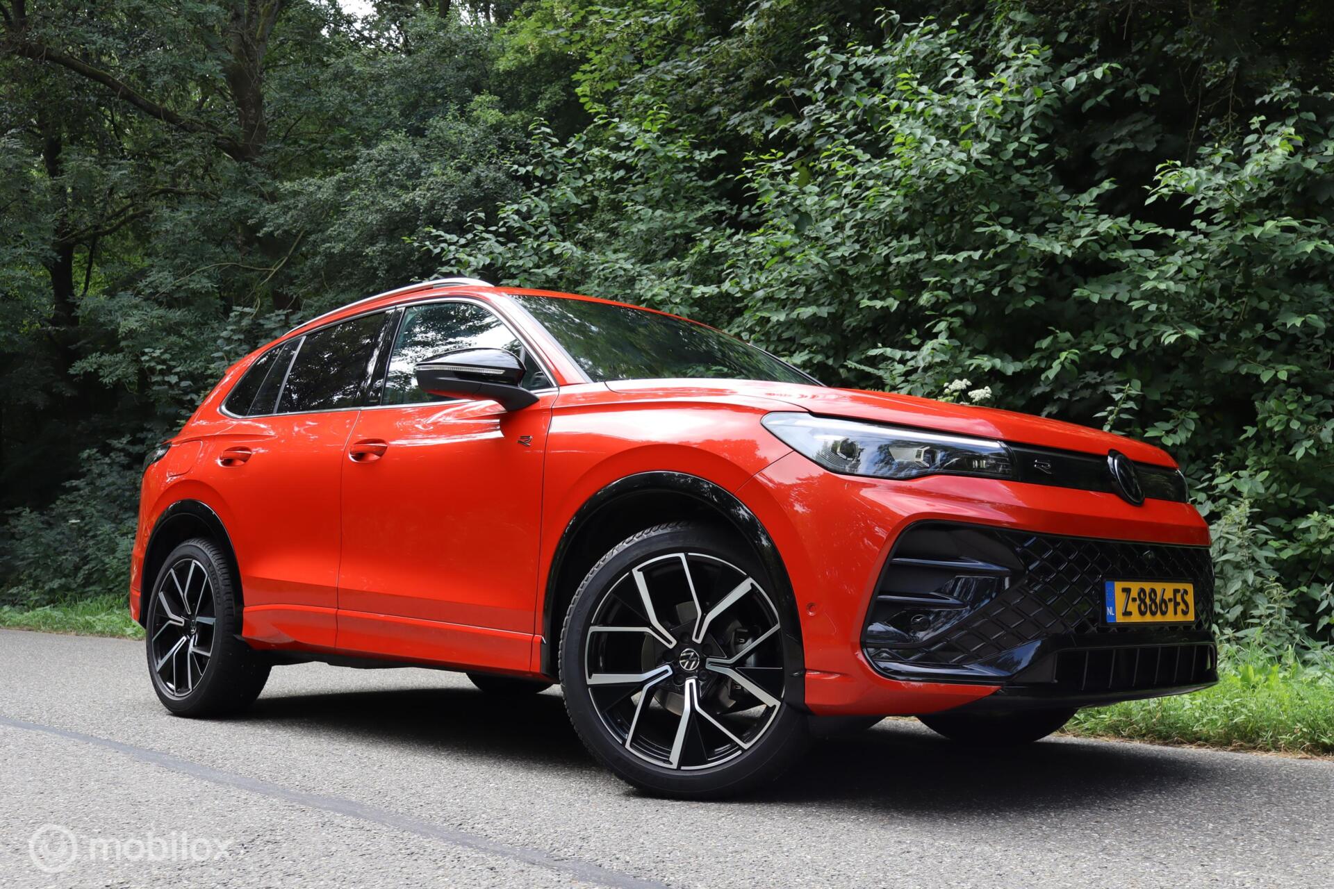 Volkswagen Tiguan 1.5 eTSI R-Line Business | Massage | H&K | 2024 - voorkant