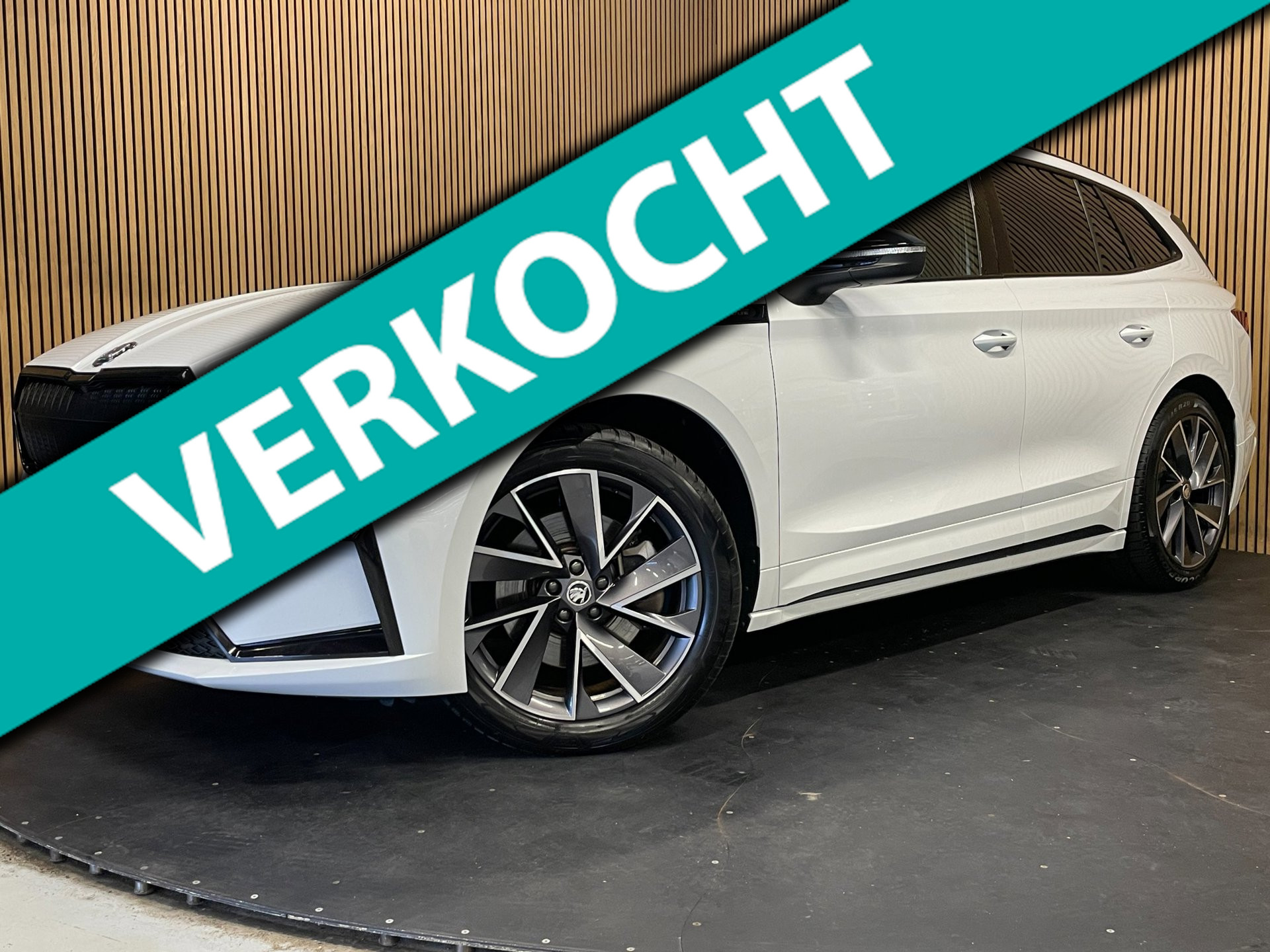 Skoda Enyaq 80 80 Sportline|91% SOH|BLACK&WHITE EDITION|ACC|APPLE CARPLAY|CAMERA|STOEL+STUURVERW|NAVI|NAP|NL|INCL.BTW|1e EIGENAAR| 2022 - voorkant
