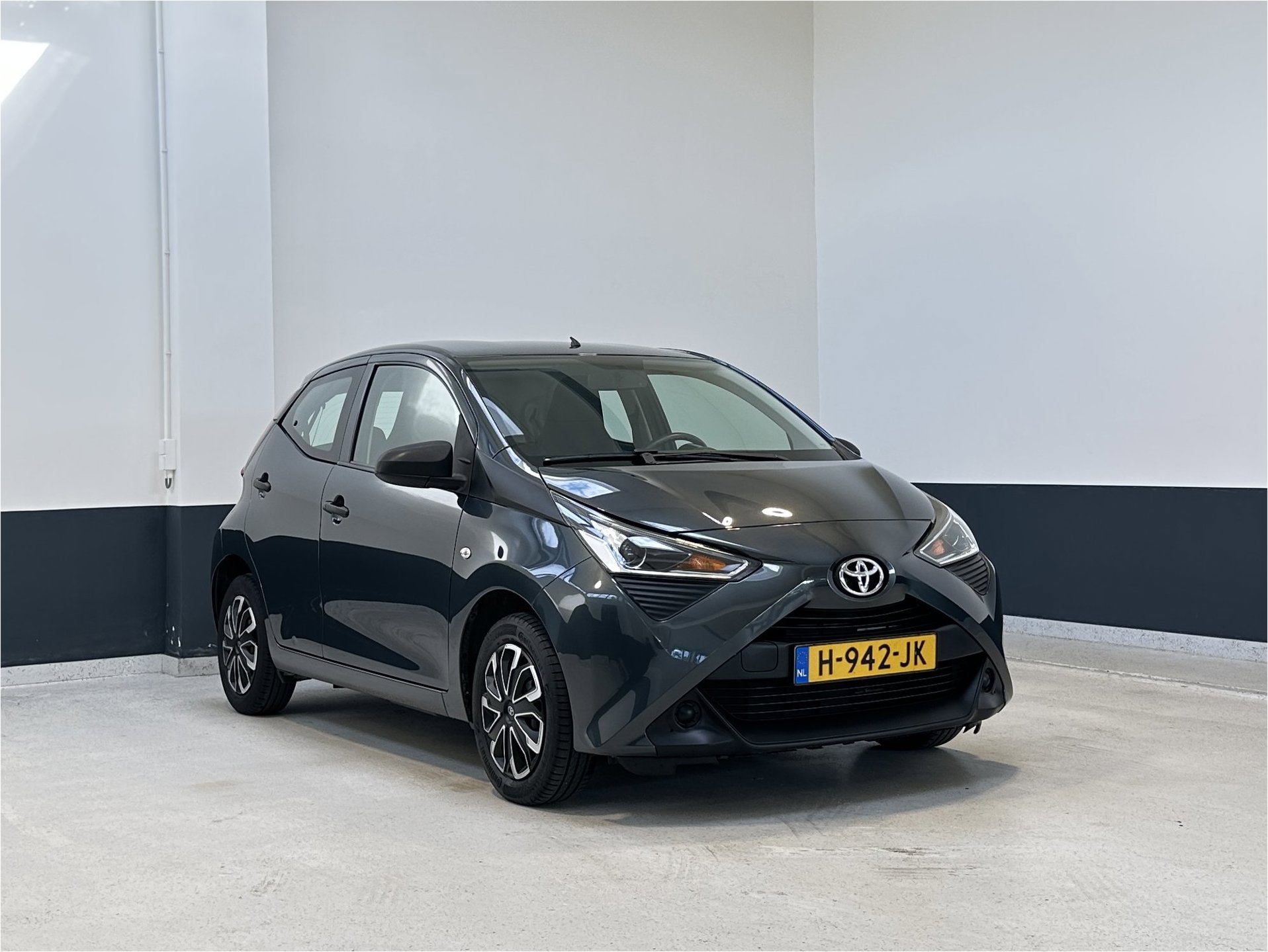 Toyota Toyota Aygo 1.0 VVT-i x-fun| NL| 1 Eig | Airco| C.V | Bluetooth | 2020 - voorkant