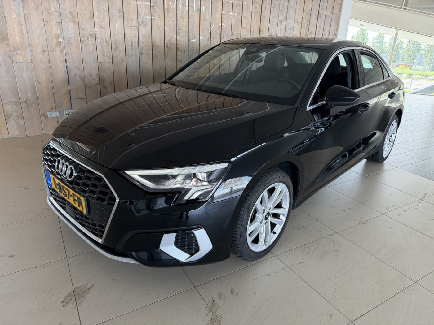 Audi A3 Limousine 30 TFSI Business  edition 2021 - voorkant