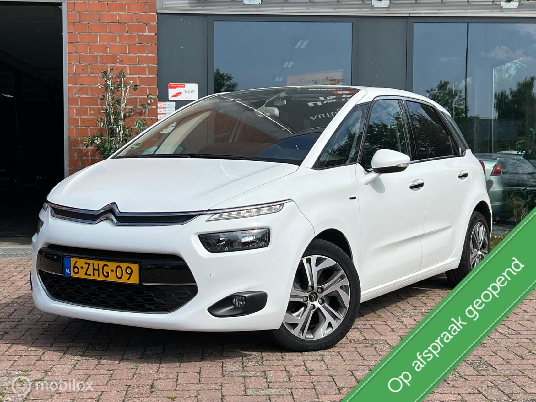 Citroen C4 Picasso 1.6 e-THP stoelmassage Dealer Navi Airco 2015 - voorkant
