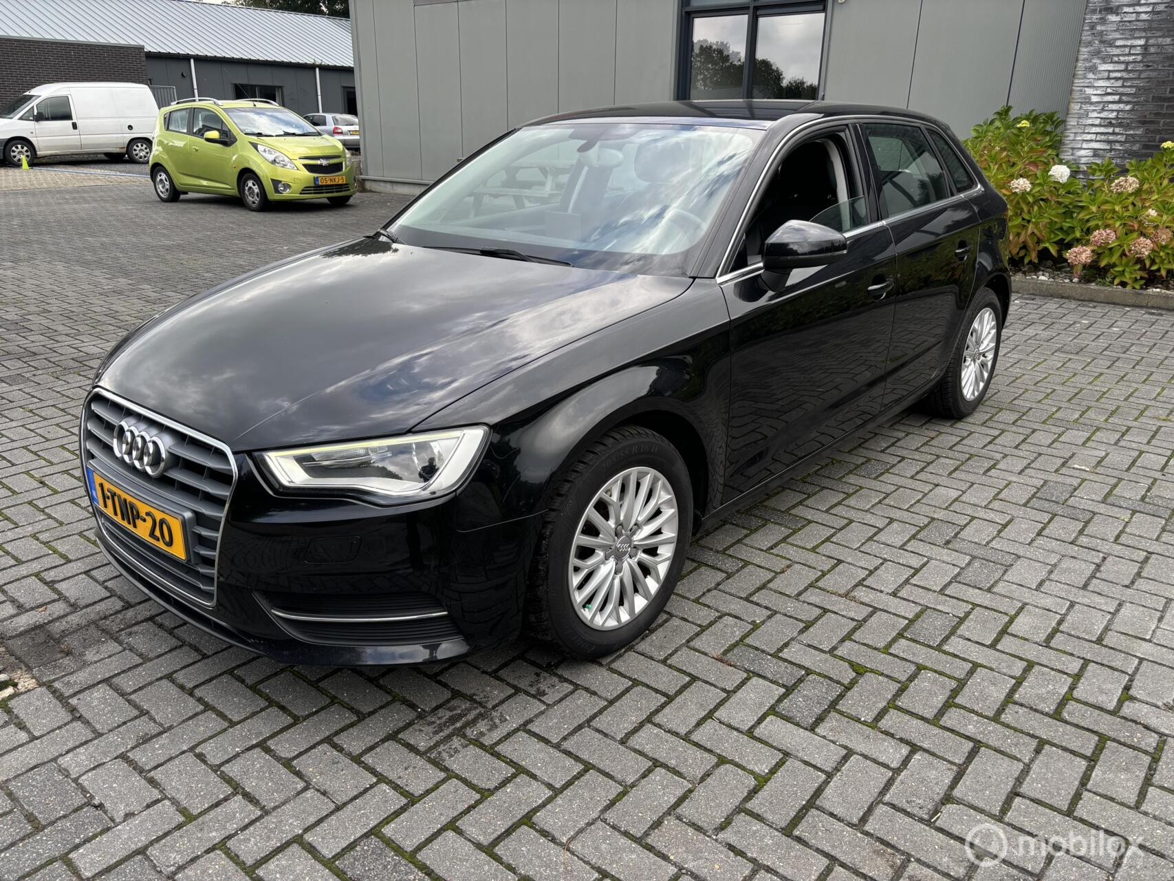 Audi A3 Sportback 1.6 TDI Ambition Pro Line plus 2014 - voorkant