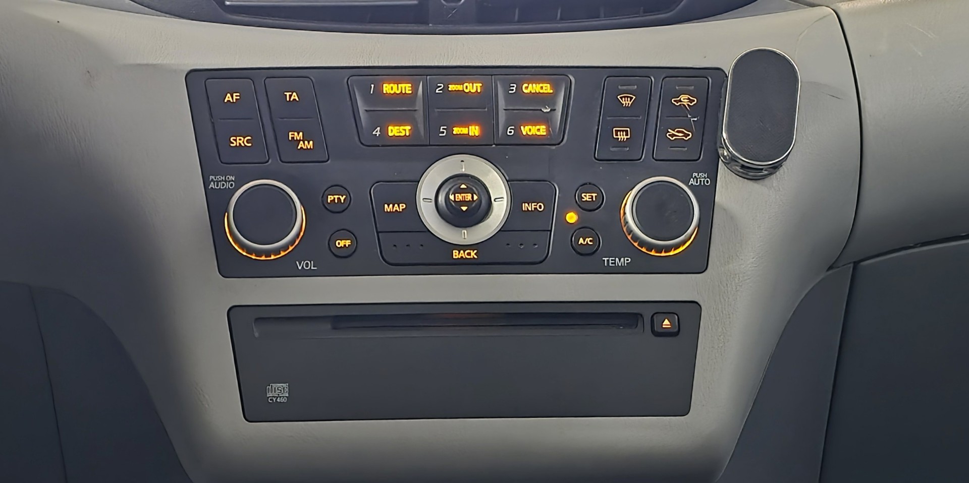 Foto van Nissan Nissan Almera Tino