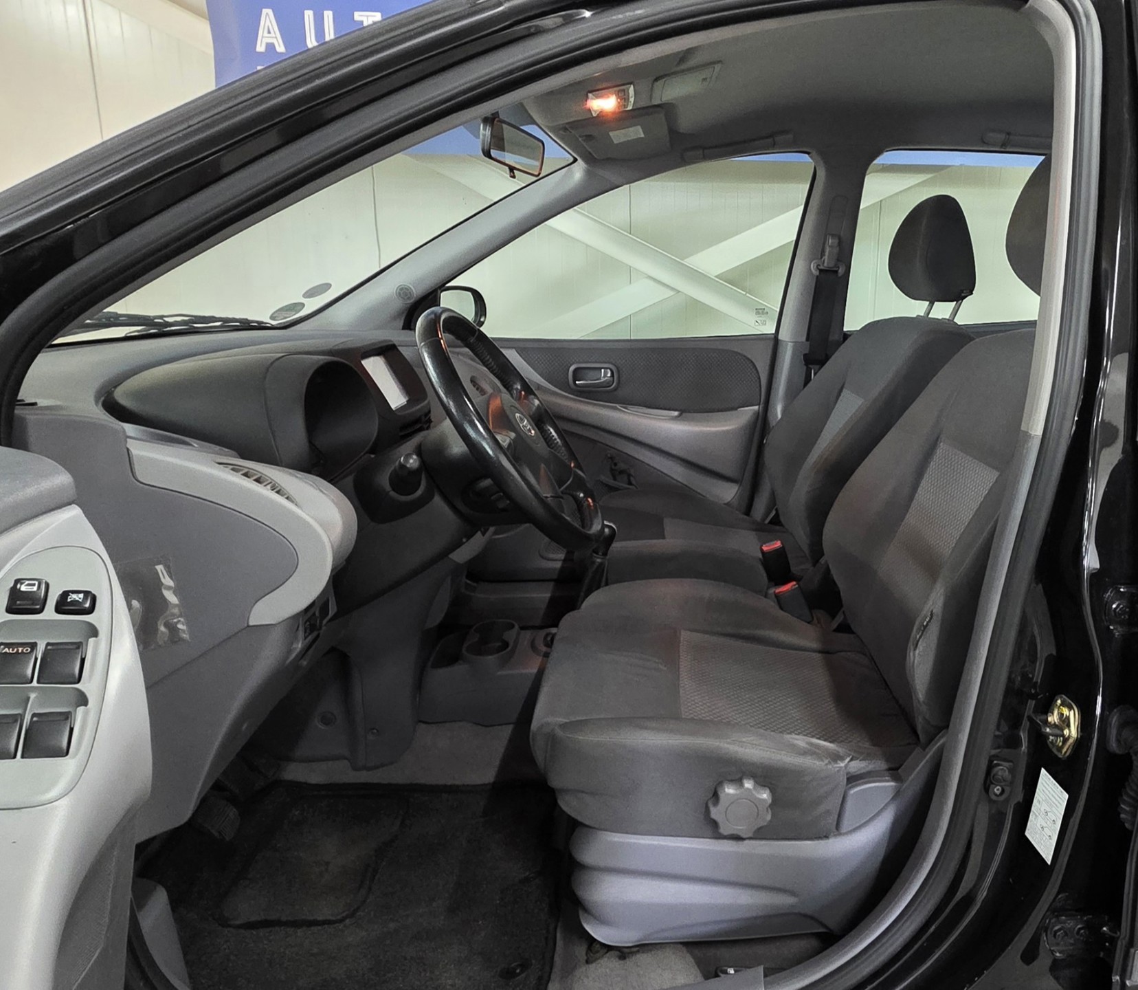 Foto van Nissan Nissan Almera Tino