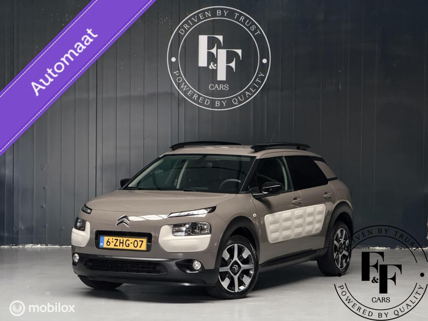 Citroen C4 Cactus 1.2 PureTech Shine 2015 - voorkant